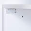 Lit escamotable avec tablettes ouvertes et tiroirs de rangement