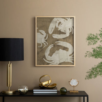 «Woodgrain Crustaceans I», reproduction encadrée - bois massif