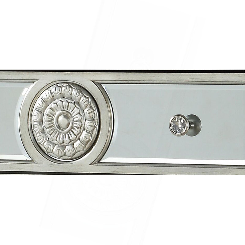 Commode à finition miroir
