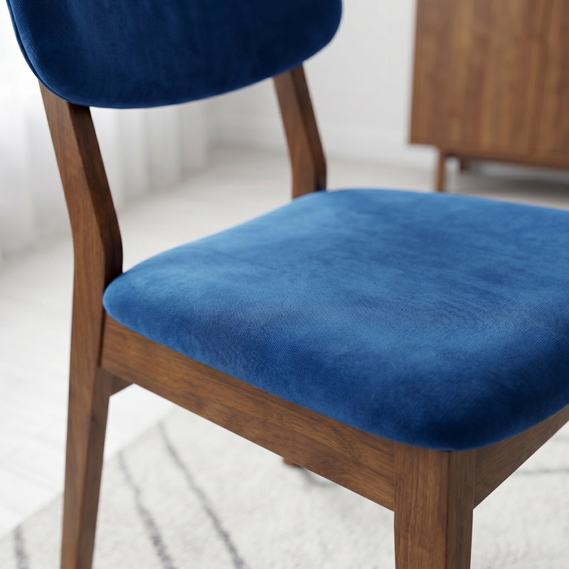 Chaise d'appoint rembourrée en bois massif Avra, Blue Velvet
