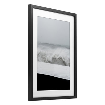 «Beach Foam Crashing», reproduction encadrée sous verre, conception de Jade Sharp Photo