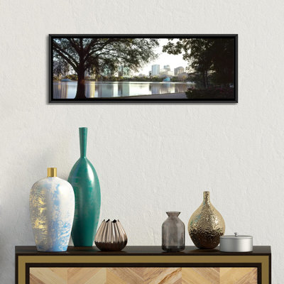 «Buildings at the Waterfront, Lake Eola, Orlando, Orange County, Florida», reproduction de photo sur toile