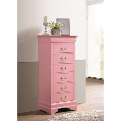 Coffre à lingerie rose G3104 de Glory Furniture - chambre à coucher traditionnelle avec bases élaborées et moulures courbées, tiroirs à queue d'aronde anglaise robustes pour plus de robustesse.