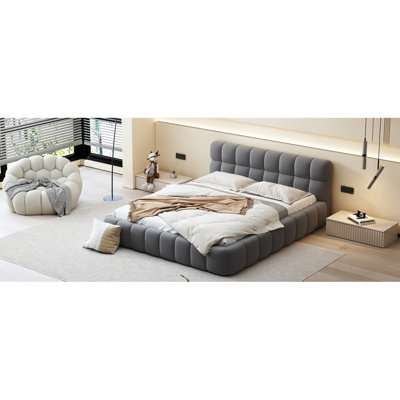 Grand lit plateforme tapissier avec tissu épais, lit au sol avec structure solide, gris