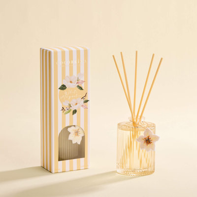 White&Magnolia Reed Diffuser Set