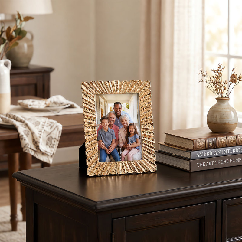 Cadre photo soleil doré 6 po / 7 po, présentoir de table en métal texturé pour photos de famille, décor glamour moderne pour entrée et console (2 tailles)