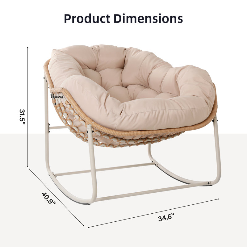 Chaise berçante de patio en osier avec coussins Izavier, Beige