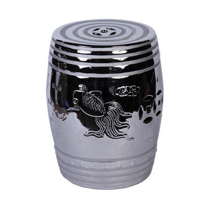 Table de bout avec motif asiatique gravé