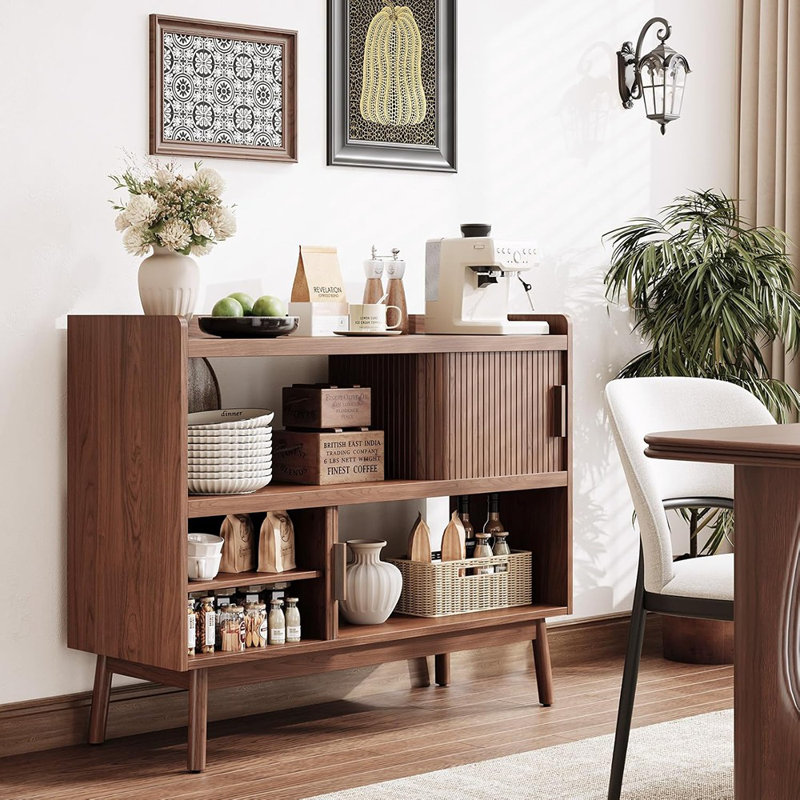 Buffet avec prise, rangement ouvert et porte coulissante