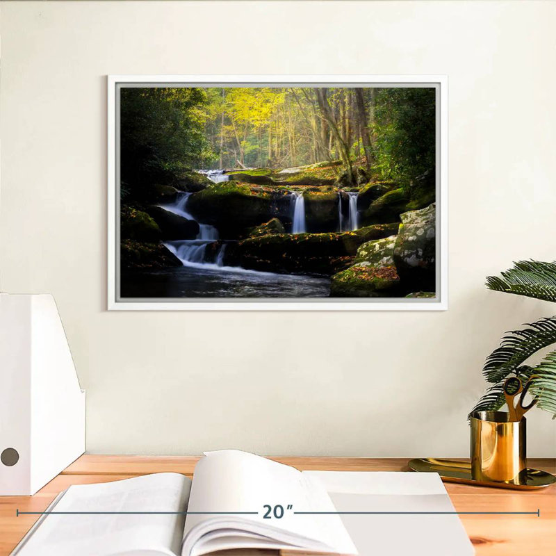 Stream In The Smokies, Cadre flottant blanc, 13 po x 9 po
