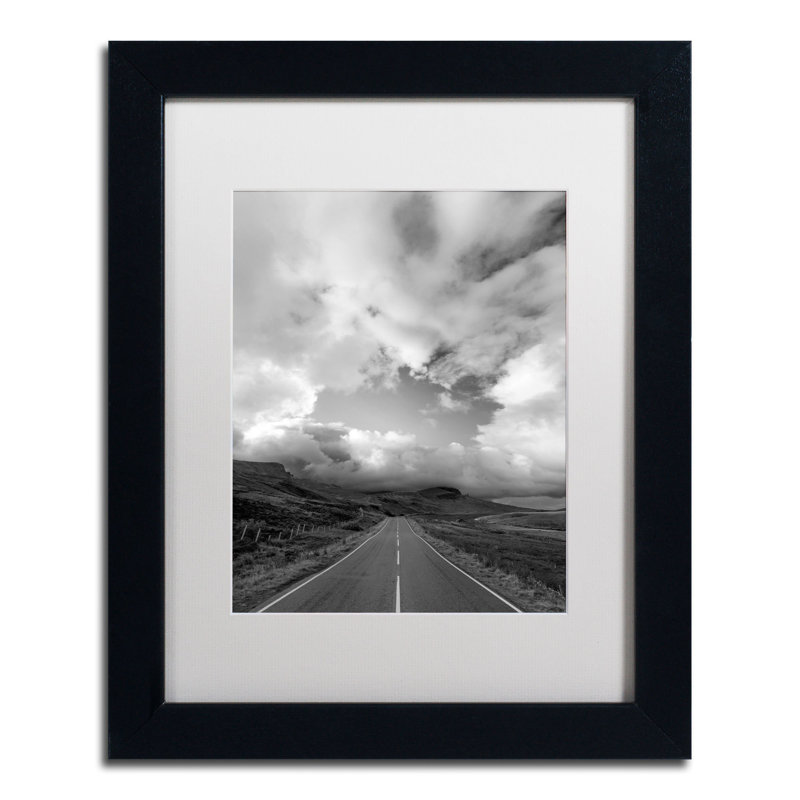 «The Eye of Storr» par Philippe Sainte-Laudy - reproduction de photo sur toile encadrée, H 14 po x l 11 po x P 0,5 po