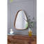 Miroir unique à cadre en bois irrégulier pour rehausser la décoration intérieure