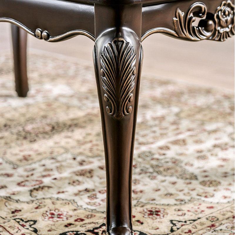 Table de bout de style traditionnel avec structure en bois massif et pieds courbés avec détails sculptés Java
