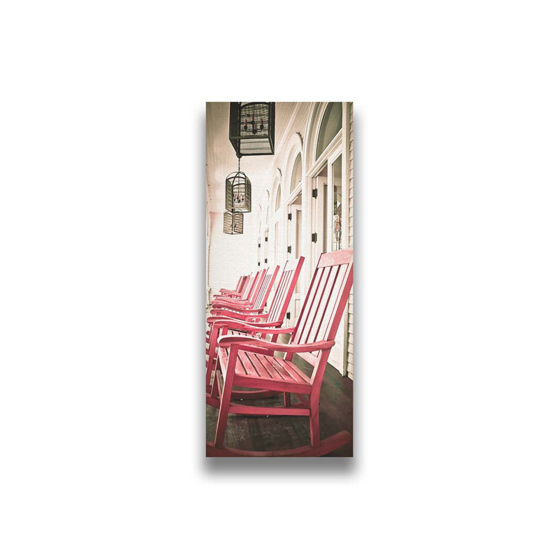 Chaises O? Ahu Red II par Kelly Wade. Impression sur papier - Montée et encadrée avec de l'acrylique transparent, taille de l'image - 15 x 45