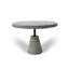 Table d'appoint ronde sur piédestal en béton et fer gris foncé et noir de 14 pouces
