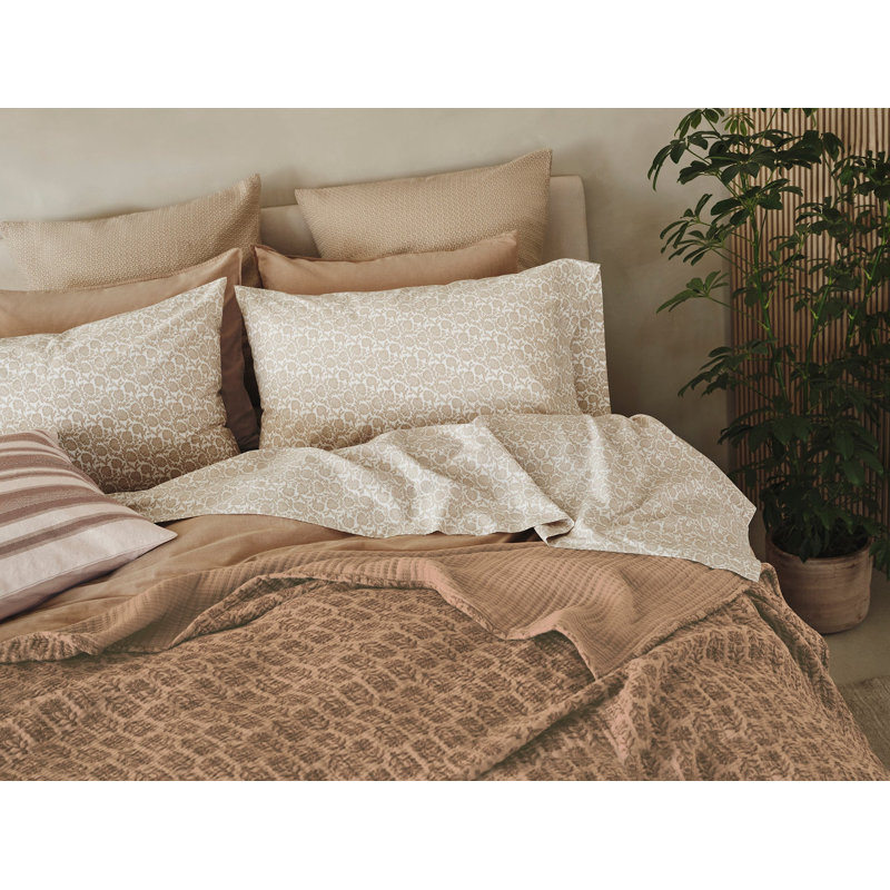 Mirada Organic Matelasse Blanket, Fawn Chrysanthemum, 108" L x 92" W