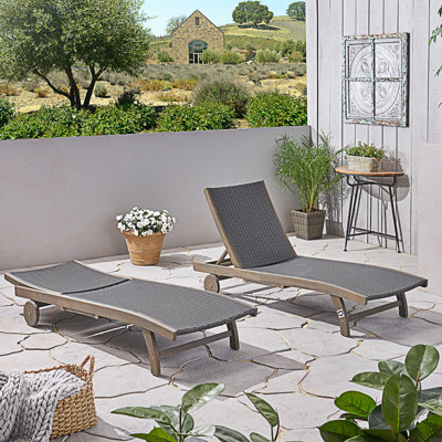 Chaise longue avec plateau coulissant