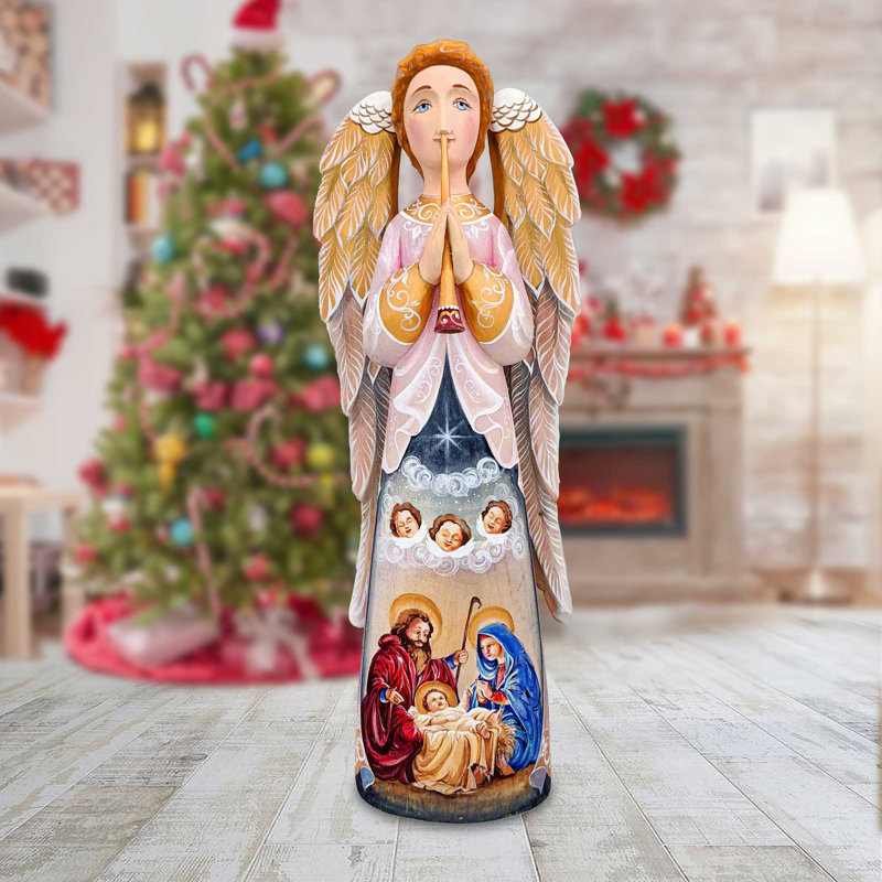 Figurine chef-d'œuvre sculptée en bois représentant trois grands anges