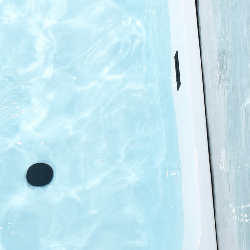 Satchi 67'' x 31.5'' Soaking Acrylic Bathtub, White/Matte Black