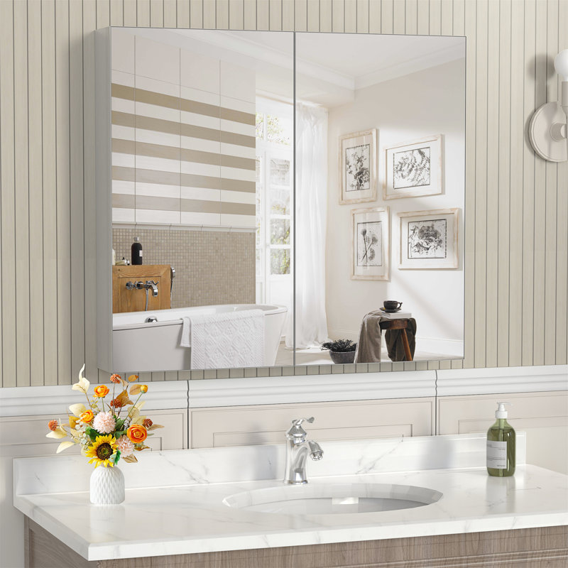 Pharmacie 32 po x 28 po avec miroir pour salle de bain
