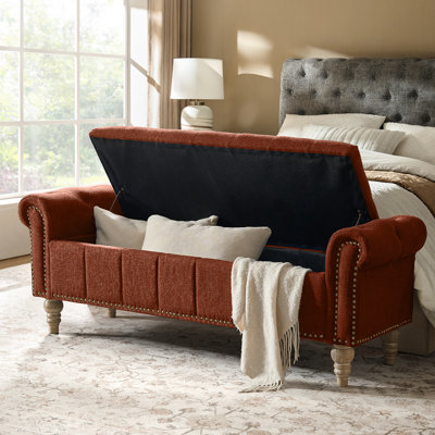 Banc de rangement traditionnel l 58,5 po Georgia avec pieds en bois massif et garniture cloutée Georgia