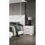 Table de chevet blanche ultrabrillante de style moderne avec 2 tiroirs latéraux en métal, quincaillerie et poignées de bar pour la chambre à coucher