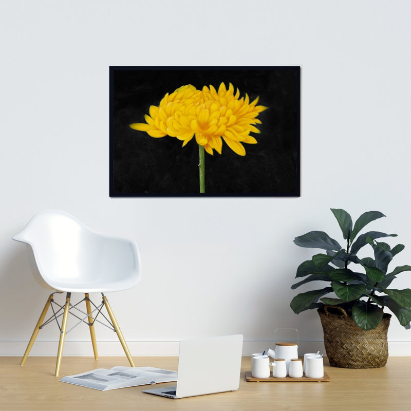 «Yellow Flower In The Dark» sur toile