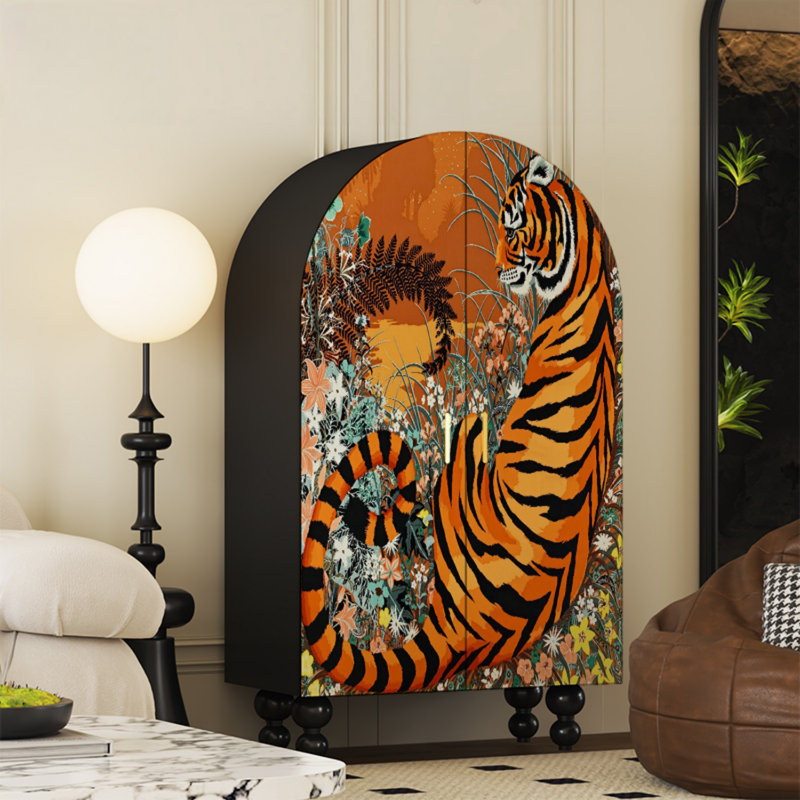 Armoire arquée avec tablettes et portes