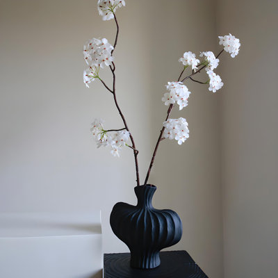 Ornements de fleurs simulées