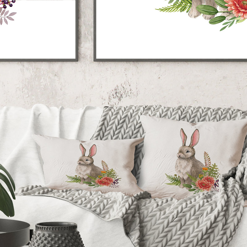 Lapin avec des fleurs et des herbes des prés - Coussin décoratif traditionnel imprimé 1