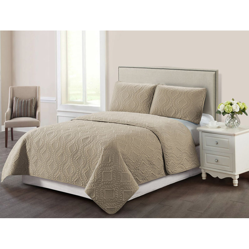 Garvin Polyester Quilt, King Quilt + 2 Shams, Taupe