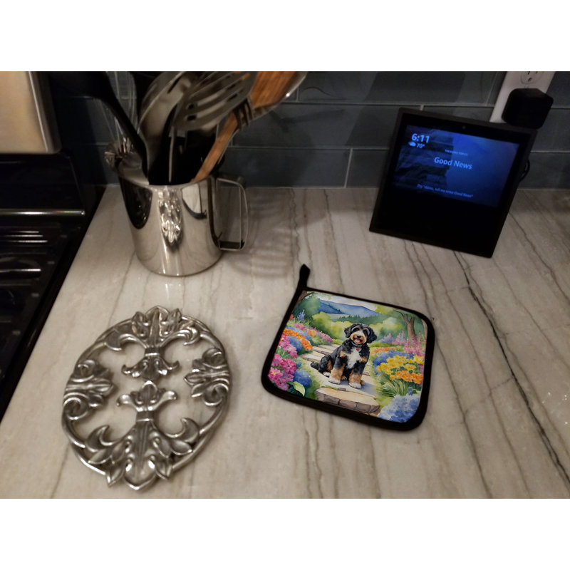 Caroline's Treasures Floral Polyester Potholder Set
