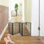 La barrière pour animaux Ezra - brun foncé - autoportante et pliable pour la maison offre un moyen pratique de gérer vos animaux de compagnie avec des escaliers pliants de couleur
