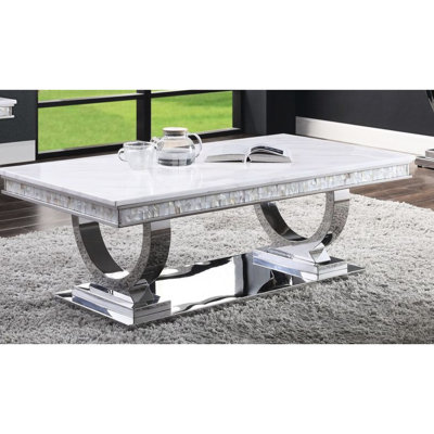 Élégante table basse avec plateau en faux marbre et miroir argenté - 18 mm d'épaisseur, sophistiquée pour l'espace de vie, acier inoxydable robuste dans une pièce moderne, cadre
