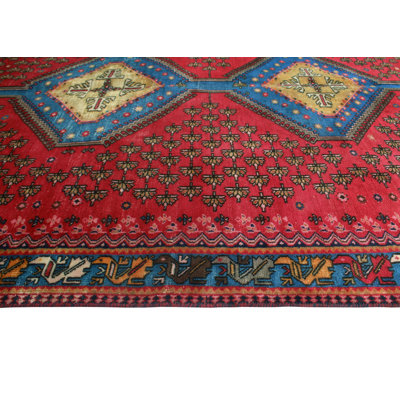 Khyion Distressed Saif Red Runner