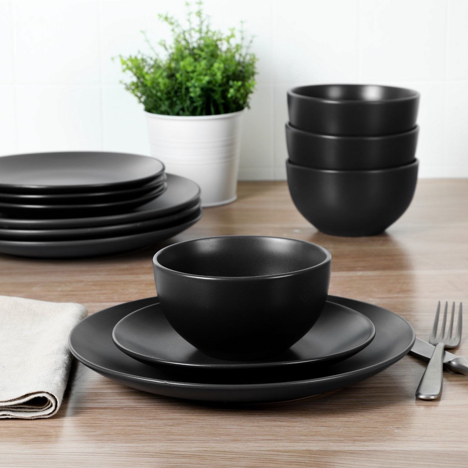 Queenslane Stoneware Dinnerware Set, Black