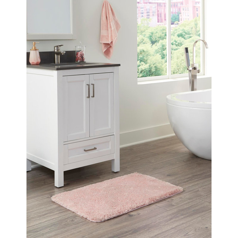 Tapis de bain Ebern Designs, Rose barbe à papa