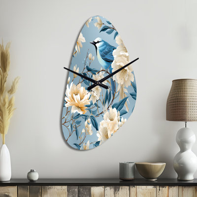 Oiseau blanc et bleu Floral Serenade IV - Horloge murale en métal à forme unique, horloge asymétrique