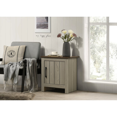 Table de bout en chêne gris - l 16 po x H 21,5 po avec armoire pour la décoration de la chambre à coucher Finition en noyer et plateau de rangement