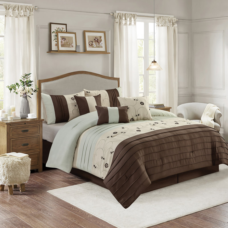 Luna Traditional Striped Comforter, Queen Comforter + 6 Additional Pieces
