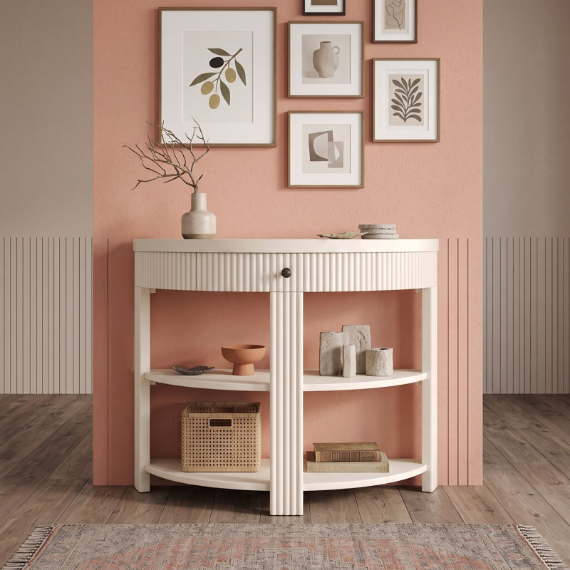 Élégante console demi-lune avec un design cannelé distinctif et un rangement pratique, Crème