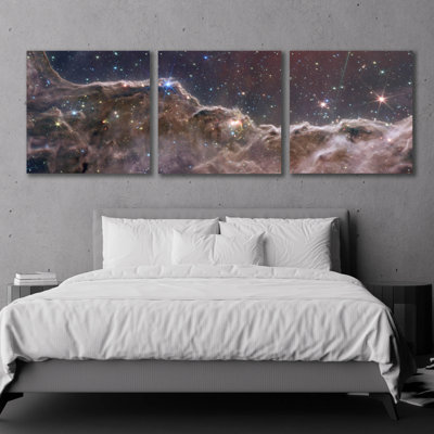 Epic Art «Cosmic Cliff In The Carina Nebula» par N «Cosmic Cliff In The Carina Nebula» par NASA Space Photos