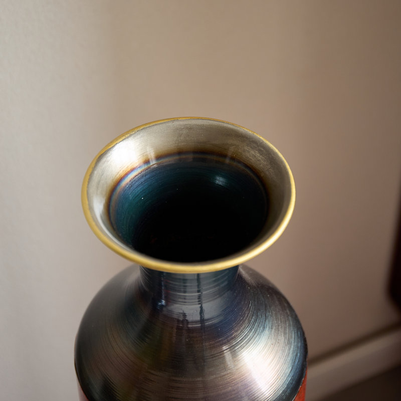 Ensemble de 3 grands vases de plancher rustiques en métal au fini artisanal, texture brûlée à la main pour un décor de maison de campagne moderne et industriel