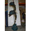 Statue de deux dauphins qui dépassent les autres sur des vagues - sculpture en bronze moderne, L 44 po x l 23 po x H 76 po