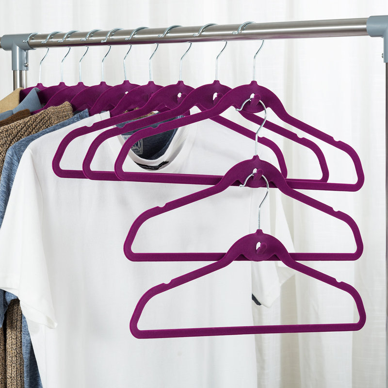 Cintres en velours mauve