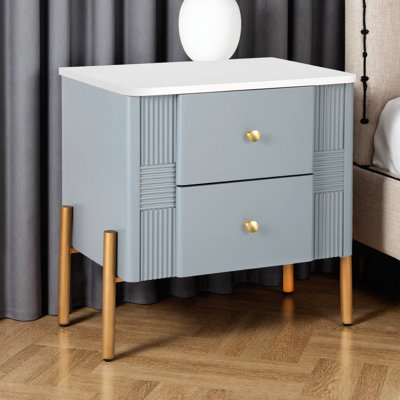 Table de chevet cannelée moderne avec pieds dorés, table de chevet à 2 tiroirs avec poignées dorées, table de bout élégante pour la chambre à coucher, assemblage facile