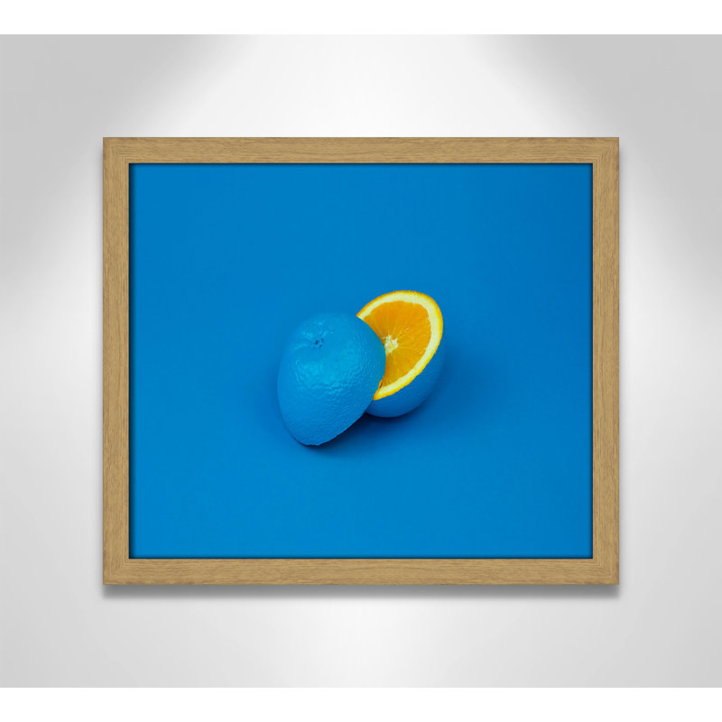 Pop orange en bleu par Davisuko, H 13 po x l 15 po x P 0,75 po, Papier naturel à cadre fin, Pas de tapis