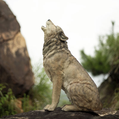  Figurine décorative de loup hurlant pour la maison et le jardin, statue en résine fabriquée à la main, design réaliste, décor animal de collection, décoration intérieure / extérieure résistante aux intempéries