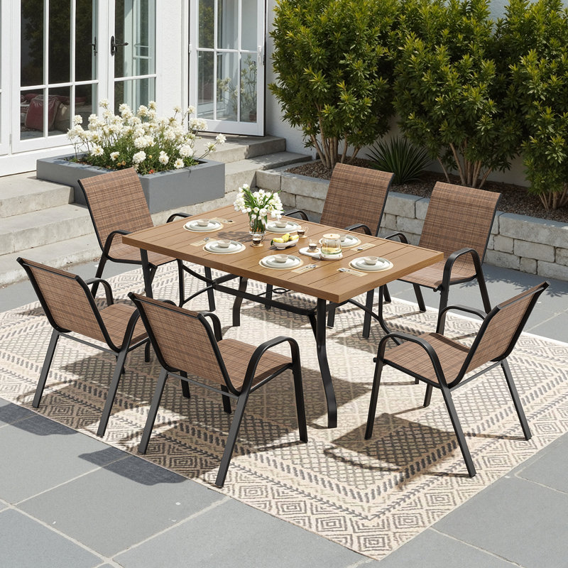 Ensemble de salle à manger de patio pour 6 personnes avec table rectangulaire de 60 pouces et 6 fauteuils empilables, Brun