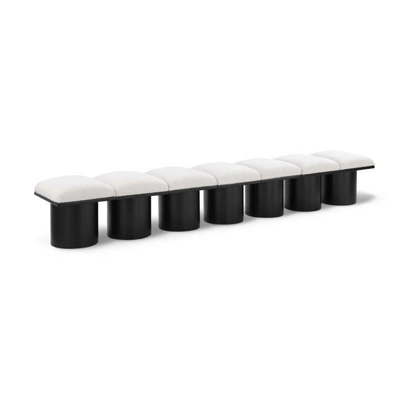 Banc rembourré Horatia, Tissu crème bouclé, H 17,5 po x l 126 po x P 15,5 po, Noir, noir, noir, noir